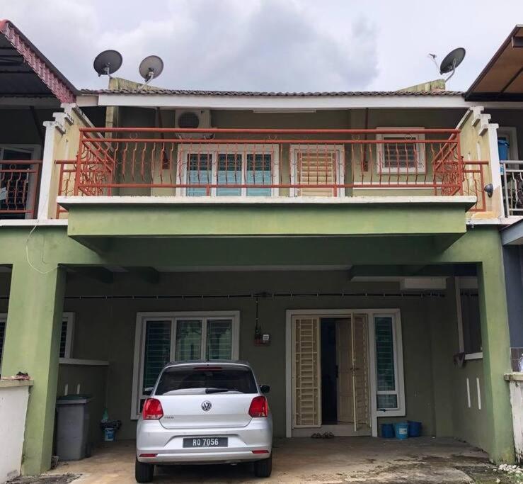 Nice Seremban 2 1/2 Storey House With 4 Rooms Exteriér fotografie